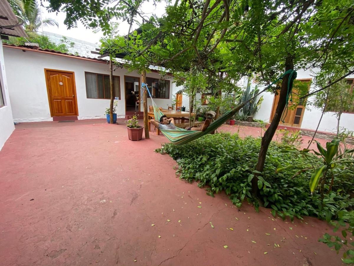 Hostal Vista Al Mar Puerto Ayora  Exterior foto